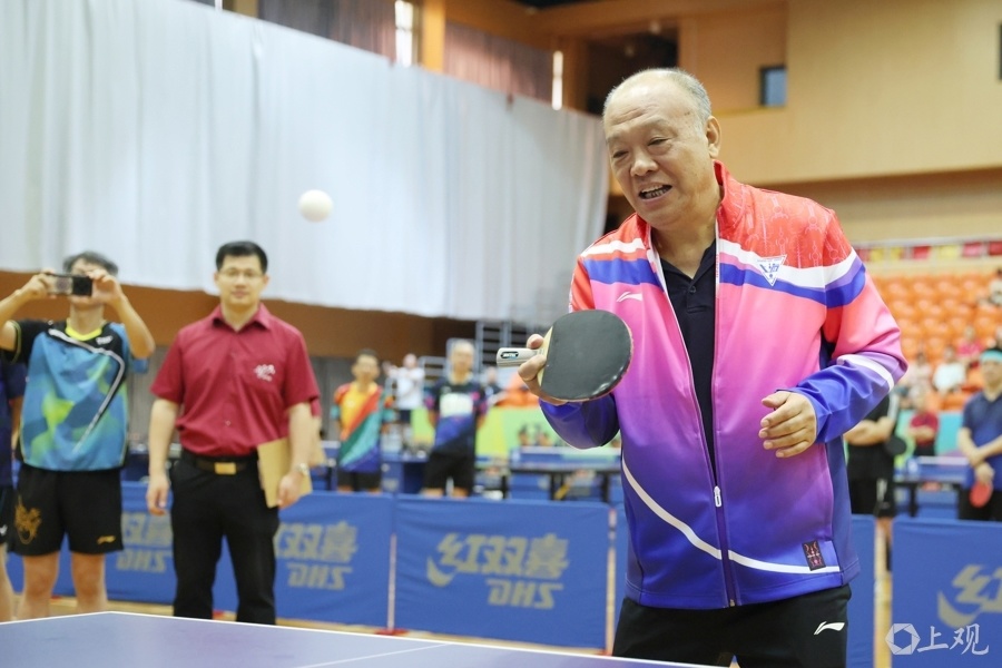 飞入寻常百, 上这片赛场